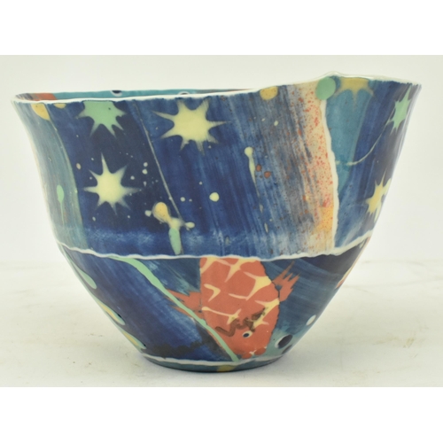 211 - Mary Vigor (b. 1947) - A Studio Art Pottery semi porcelain polychrome slip glazed decoration bowl va... 