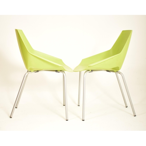 262 - Actiu - Viva Chair - A matching set of contemporary designer stacking dining chairs / café chairs. E... 