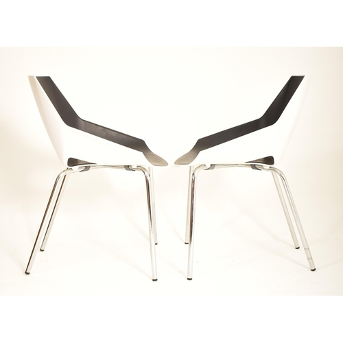 274 - Actiu - Viva Chair - A matching set of contemporary designer stacking dining chairs / café chairs. E... 