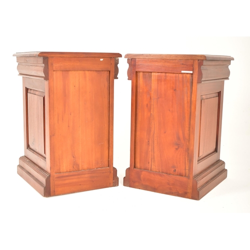 279 - Ancient Mariners Furniture - A pair of vintage late 20th century mahogany bedside chests in the mann... 