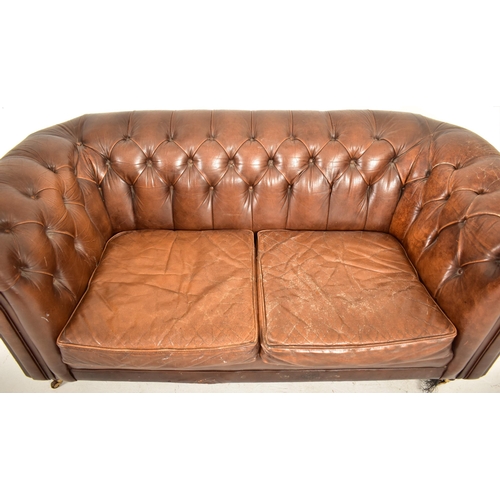 45 - A contemporary brown leather Chesterfield button backed two seater sofa settee. The sofa having a sc... 