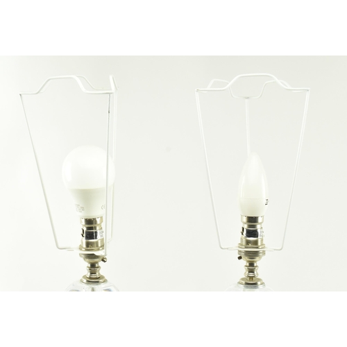 452 - Porta Romana - A pair of Contemporary high end design spun clear glass desk table lamps. Each light ... 