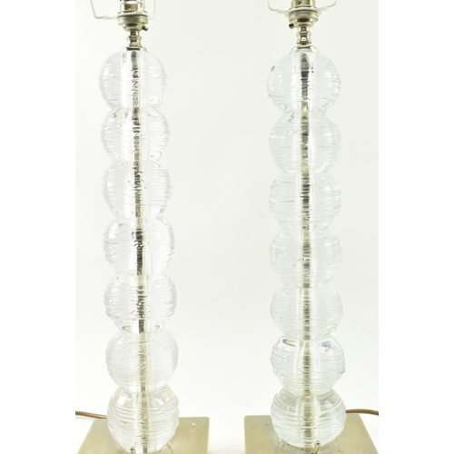 452 - Porta Romana - A pair of Contemporary high end design spun clear glass desk table lamps. Each light ... 