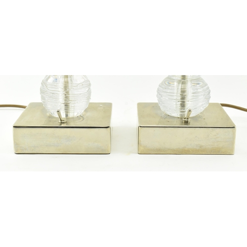 452 - Porta Romana - A pair of Contemporary high end design spun clear glass desk table lamps. Each light ... 