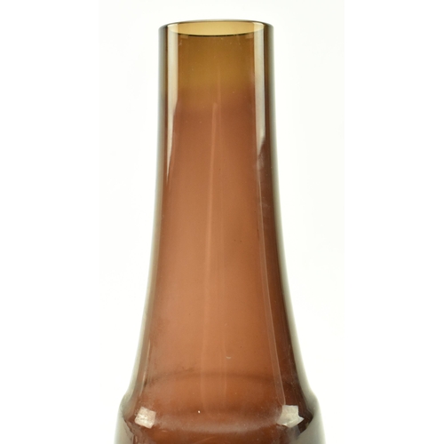 552 - Riihimaki - A retro 20th century Finnish designer studio art glass vase. The vase in olive cinnamon ... 
