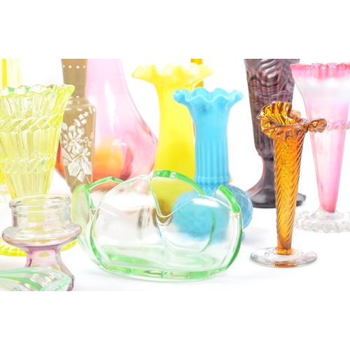 16 - A collection of twenty five vintage 20th century studio art glass examples. To include 15 x bud / va... 