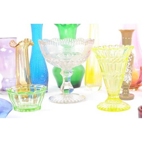 16 - A collection of twenty five vintage 20th century studio art glass examples. To include 15 x bud / va... 