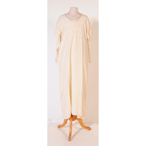 211 - An early 20th Century 1920s vintage ivory coloured silk wedding dress, comprising of both under and ... 