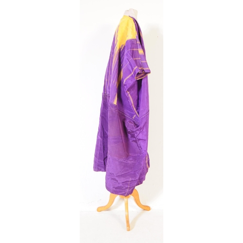 223 - A 1940's mens Kanjivaram style silk robe / shawl. Decorated with gold/yellow piping and linear band ... 