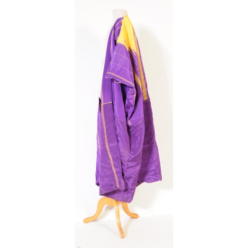 223 - A 1940's mens Kanjivaram style silk robe / shawl. Decorated with gold/yellow piping and linear band ... 