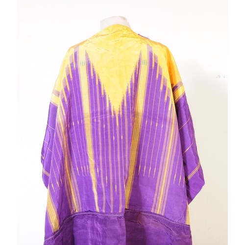 223 - A 1940's mens Kanjivaram style silk robe / shawl. Decorated with gold/yellow piping and linear band ... 