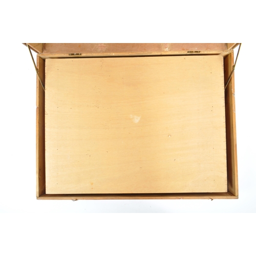 229 - A mid 20th century Artist palette pine wood box. With Reeves' strip off clean palette to interior. W... 