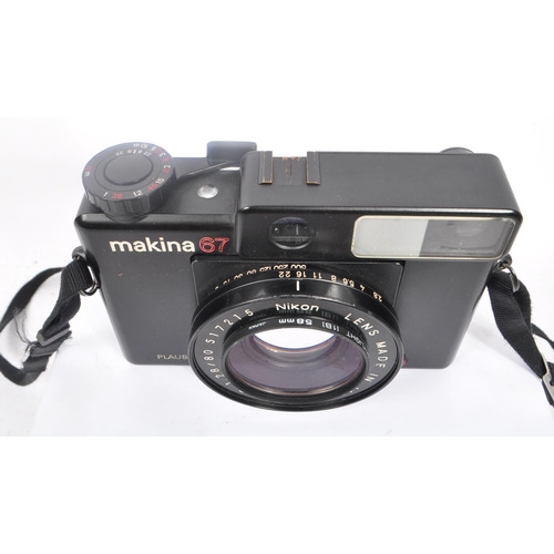 266 - Plaubel Makina - A late 20th century circa 1980s Plaubel Makina 67 folding strut medium format camer... 