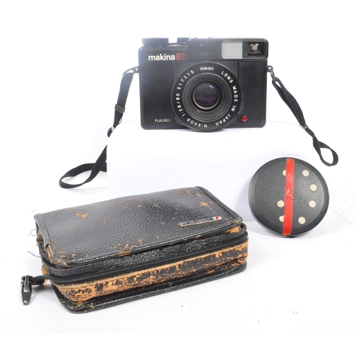 266 - Plaubel Makina - A late 20th century circa 1980s Plaubel Makina 67 folding strut medium format camer... 