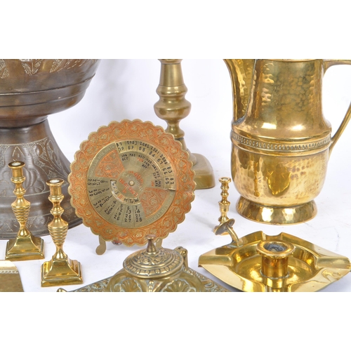 268 - A collection of assorted 20th century decorative brass items. The collection to include a small bras... 