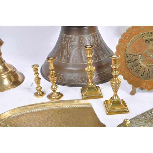 268 - A collection of assorted 20th century decorative brass items. The collection to include a small bras... 