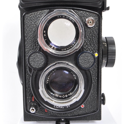 291 - Yashica - A mid 20th century Yashica Mat-124 G TLR medium format camera. The camera a twin lens refl... 