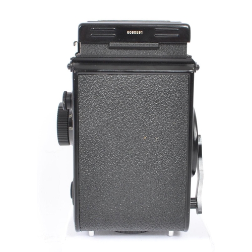 291 - Yashica - A mid 20th century Yashica Mat-124 G TLR medium format camera. The camera a twin lens refl... 