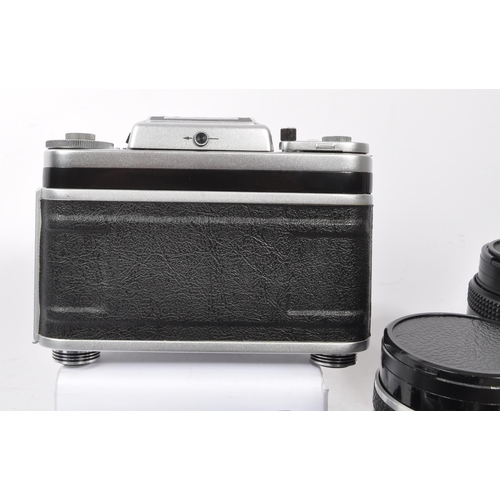 293 - Pentacon - A mid 20th century East German Pentacon Six TL medium format SLR camera (serial number 18... 