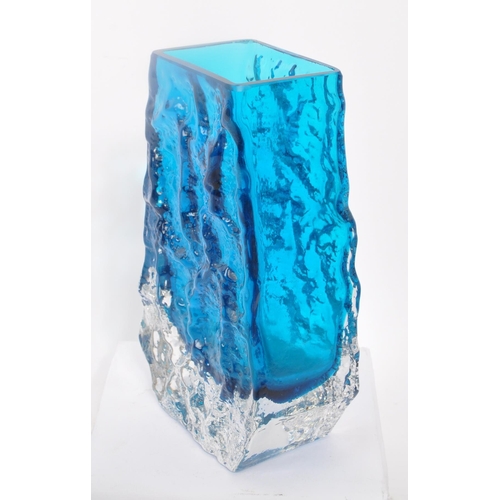 3 - Geoffrey Baxter for Whitefriars - A retro 1960s British studio art glass vase from the coffin textur... 