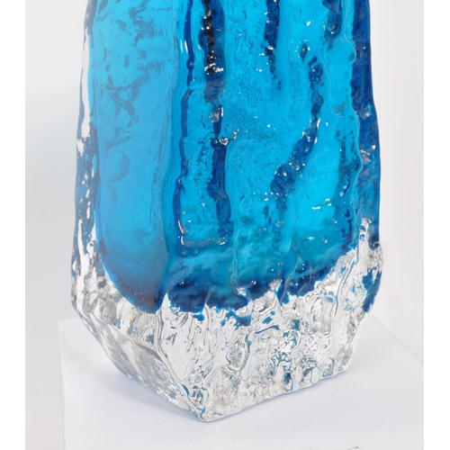 3 - Geoffrey Baxter for Whitefriars - A retro 1960s British studio art glass vase from the coffin textur... 