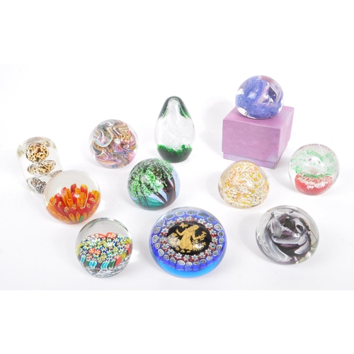 30 - A large collection of assorted mid century / vintage studio art glass paperweights. Comprising of mu... 