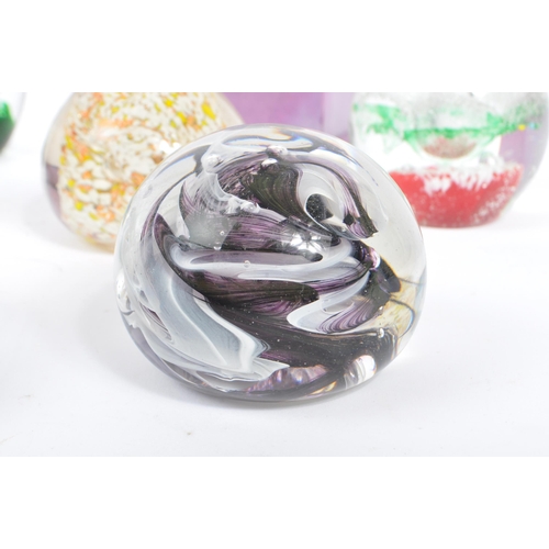 30 - A large collection of assorted mid century / vintage studio art glass paperweights. Comprising of mu... 