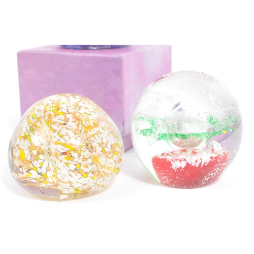 30 - A large collection of assorted mid century / vintage studio art glass paperweights. Comprising of mu... 