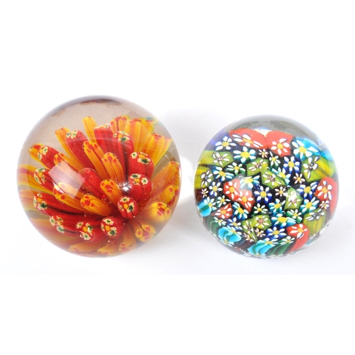 30 - A large collection of assorted mid century / vintage studio art glass paperweights. Comprising of mu... 