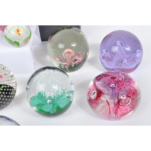 32 - A large collection of assorted mid century / vintage studio art glass paperweights. Comprising of mu... 