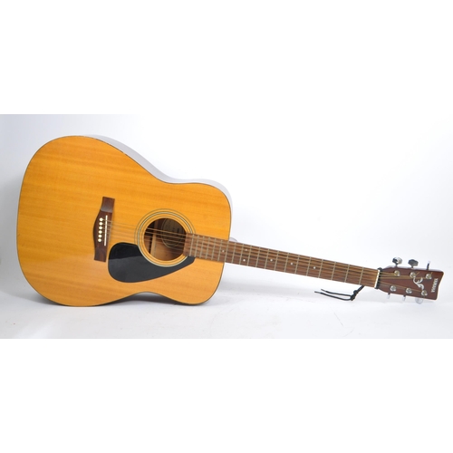 406 - A Yamaha F310 - Acoustic musical guitar instrument. With chrome tuners, label to inside. Cased. Meas... 