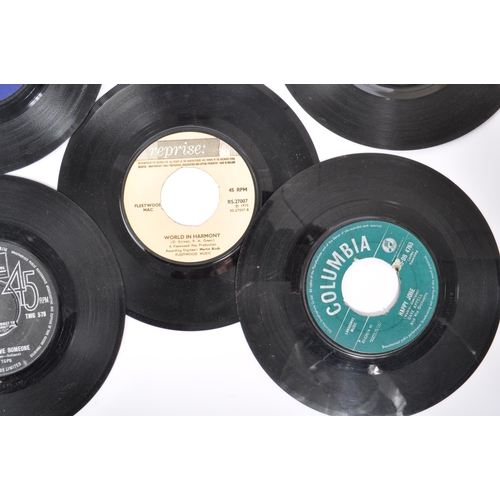 424 - A collection of  60+ vintage and later 20th century 45 RPM singles vinyl records. To include; The Ki... 