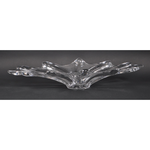 67 - A vintage 20th century glass centrepiece bowl / studio art glass, in the form of a splash / splat in... 