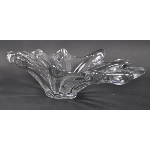 67 - A vintage 20th century glass centrepiece bowl / studio art glass, in the form of a splash / splat in... 