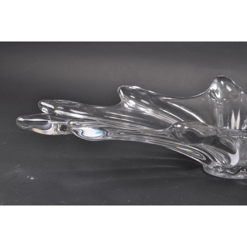 67 - A vintage 20th century glass centrepiece bowl / studio art glass, in the form of a splash / splat in... 