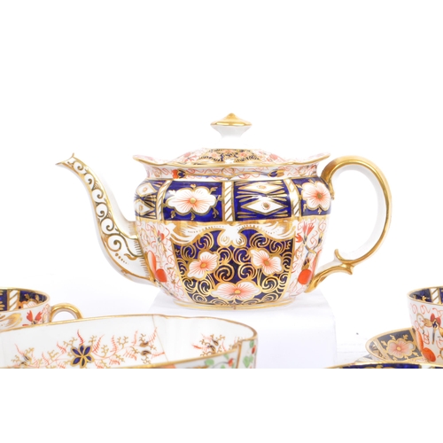 69 - Royal Crown Derby - An early 20th century circa. 1920s Royal Crown Derby Imari Traditional (2451) pa... 