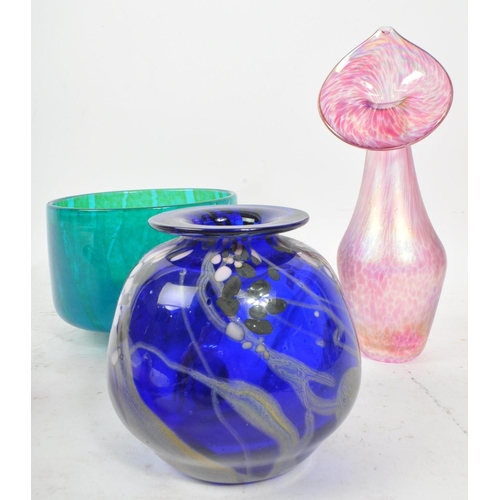 87 - A collection of mid 20th century studio art glass. The collection to include a Mdina glass bowl in t... 