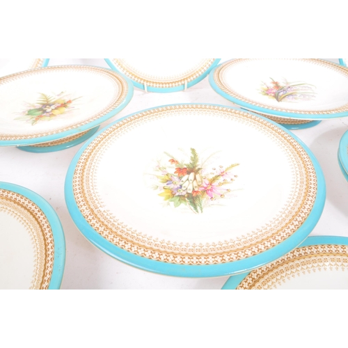 9 - Royal Worcester - Botanical - A late 19th century Royal Worcester 'Botanical' pattern dinner plates ... 