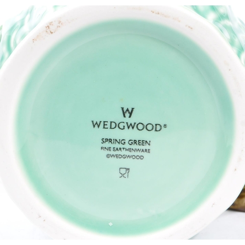 91 - Sylvac / Hornsea / Wedgwood - A collection of 20th Century ceramics to include Sylac pieces of a taz... 