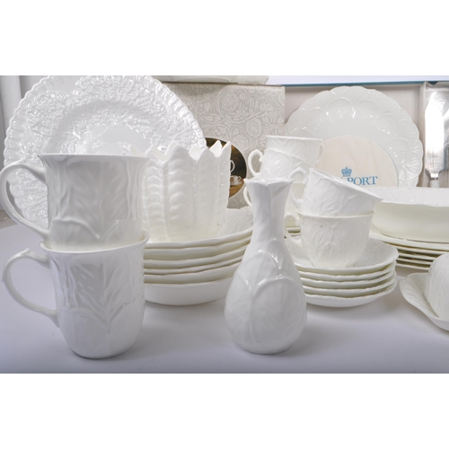 146 - Coalport - A collection of 20th Century china Coalport Countryware tea and dinner service compromisi... 