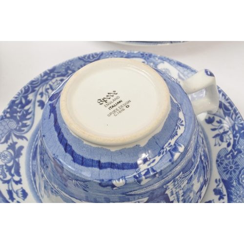 94 - Spode - Italian design - Large extensive contemporary dinner service set. Comprising of serving / ca... 