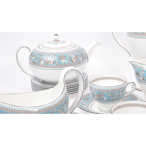 134 - Wedgwood - Turquoise Florentine - A vintage 20th Century Wedgwood bone china tea and coffee service ... 