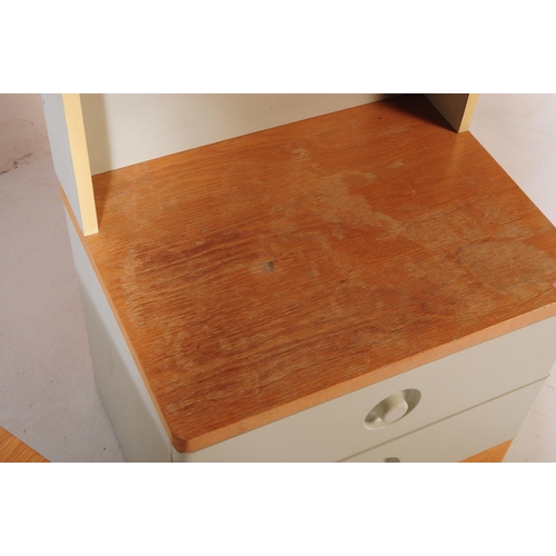 580 - Stag Furniture - A pair of late 20th century Stag oak and laminate bedside chest of drawers / bedsid... 