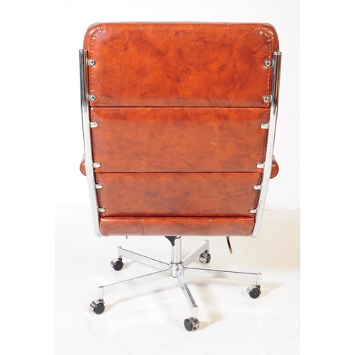 591 - A contemporary office swivel desk armchair. With rectangular button back rest, with padded elbow res... 