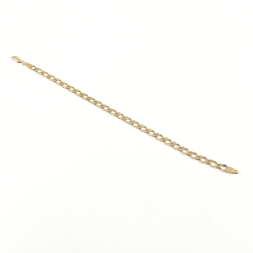 104 - A hallmarked 9ct gold chain bracelet. The bracelet formed with rombo double link links to lobster cl... 