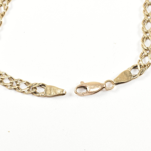 104 - A hallmarked 9ct gold chain bracelet. The bracelet formed with rombo double link links to lobster cl... 