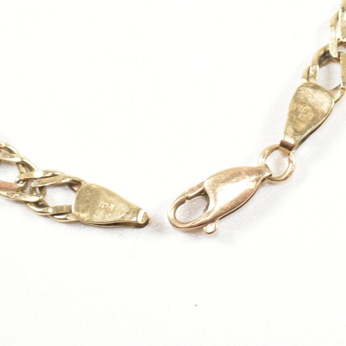 104 - A hallmarked 9ct gold chain bracelet. The bracelet formed with rombo double link links to lobster cl... 