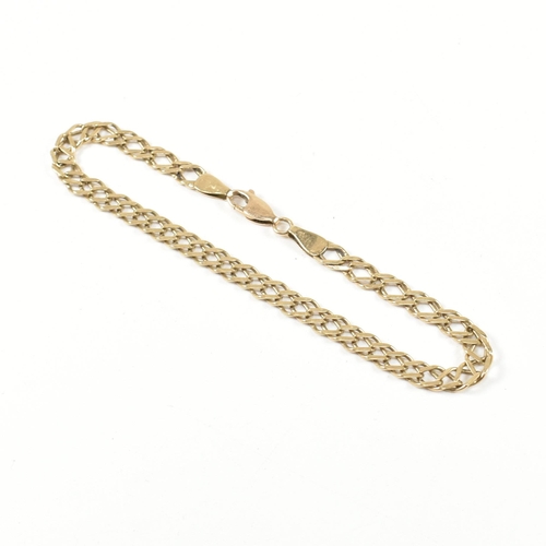 104 - A hallmarked 9ct gold chain bracelet. The bracelet formed with rombo double link links to lobster cl... 