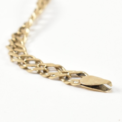 104 - A hallmarked 9ct gold chain bracelet. The bracelet formed with rombo double link links to lobster cl... 