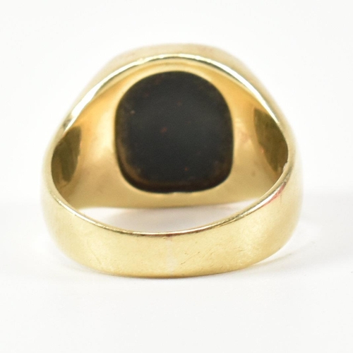 131 - A 14ct gold and bloodstone intaglio signet ring. The ring set with a bloodstone intaglio seal depict... 